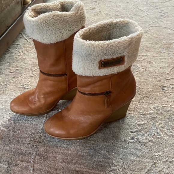 Tan booties - Picture 1 of 4